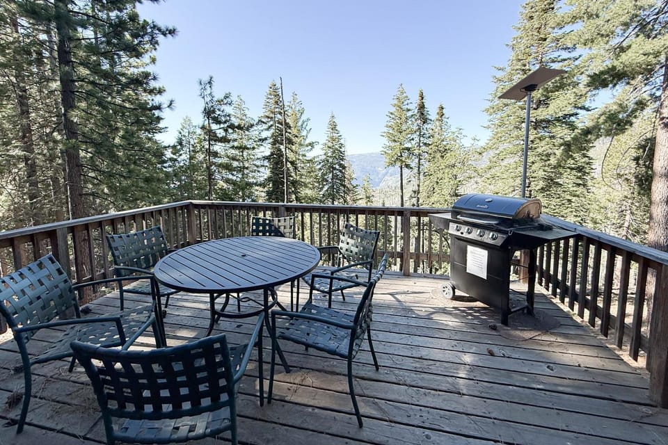 Vernal Vista House in Tuolumne County