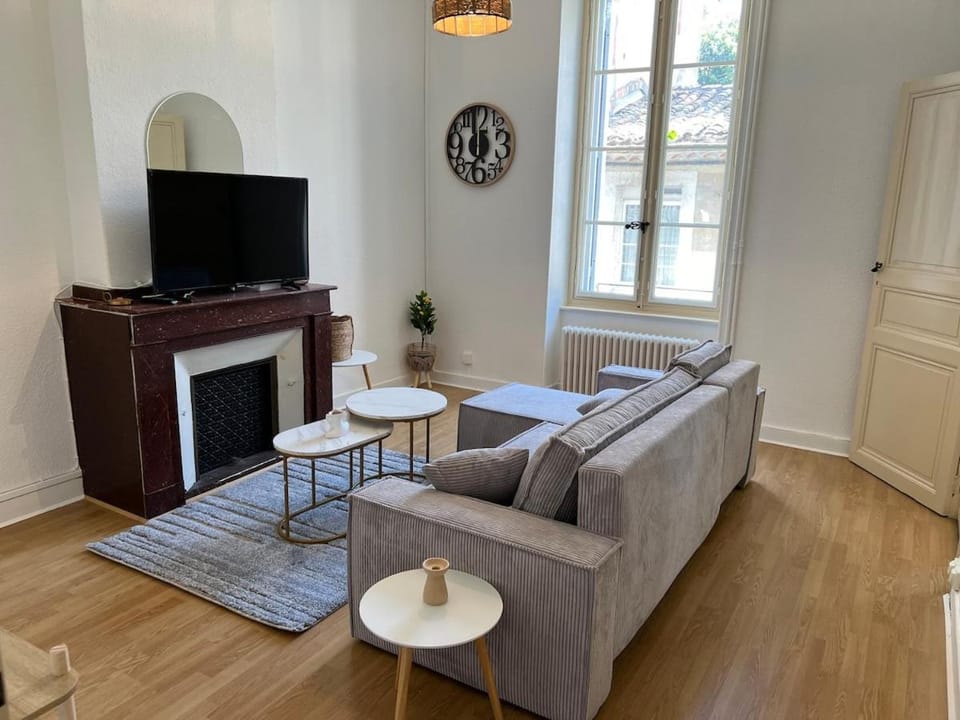 Communal lounge/ TV room, TV and multimedia, Living room, Seating area