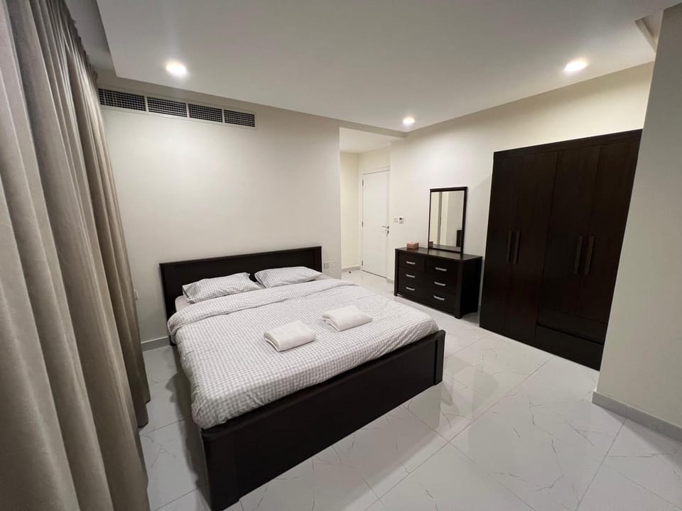 Bed, Bedroom, towels, wardrobe