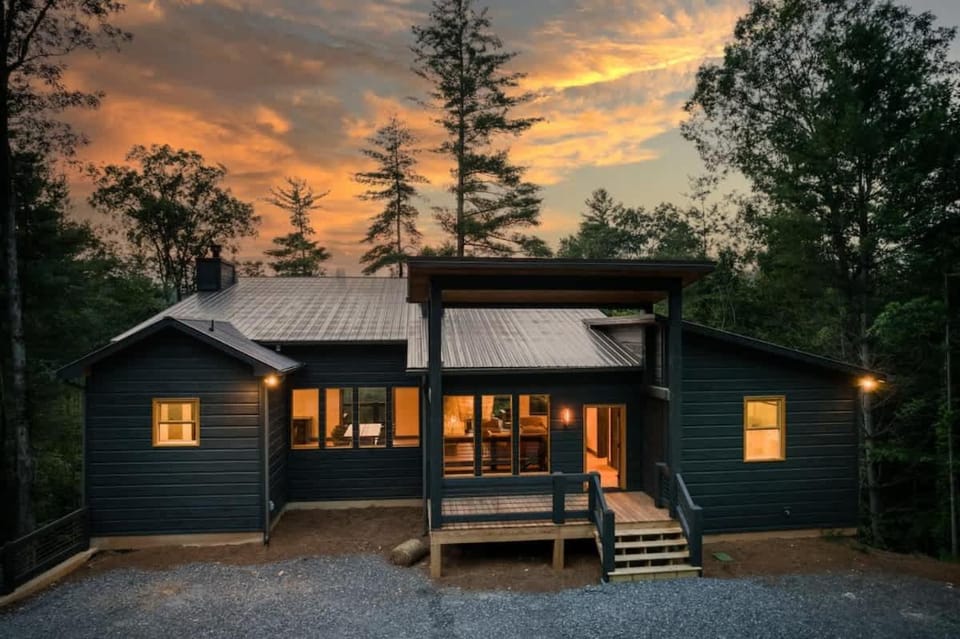 Morgan Trail - Stunning Mountain Masterpiece House in Epworth