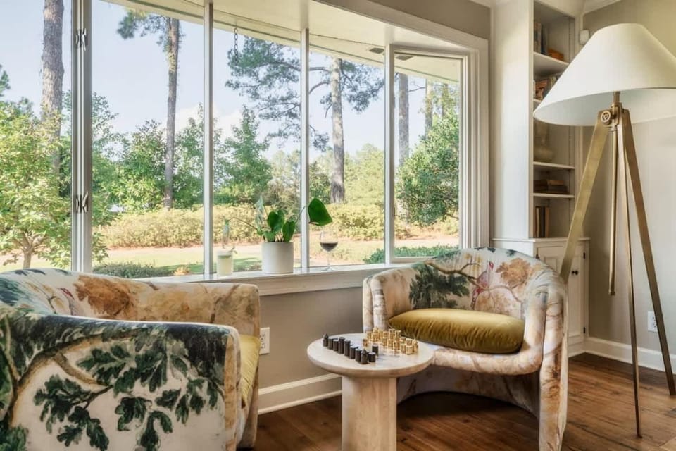 The Howell House - Picturesque Countryside Retreat House in Mississippi