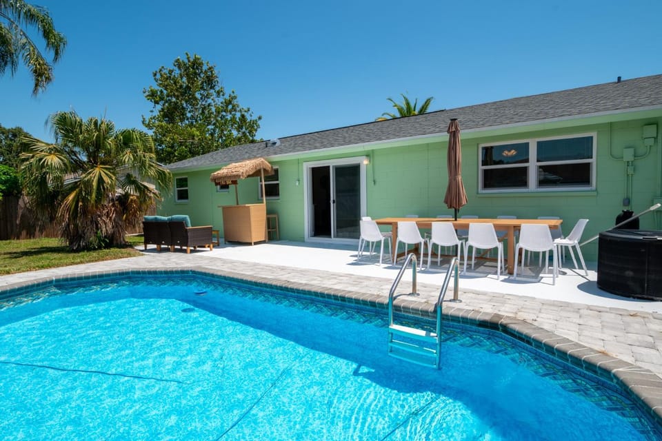 Property building, Pool view, Swimming pool