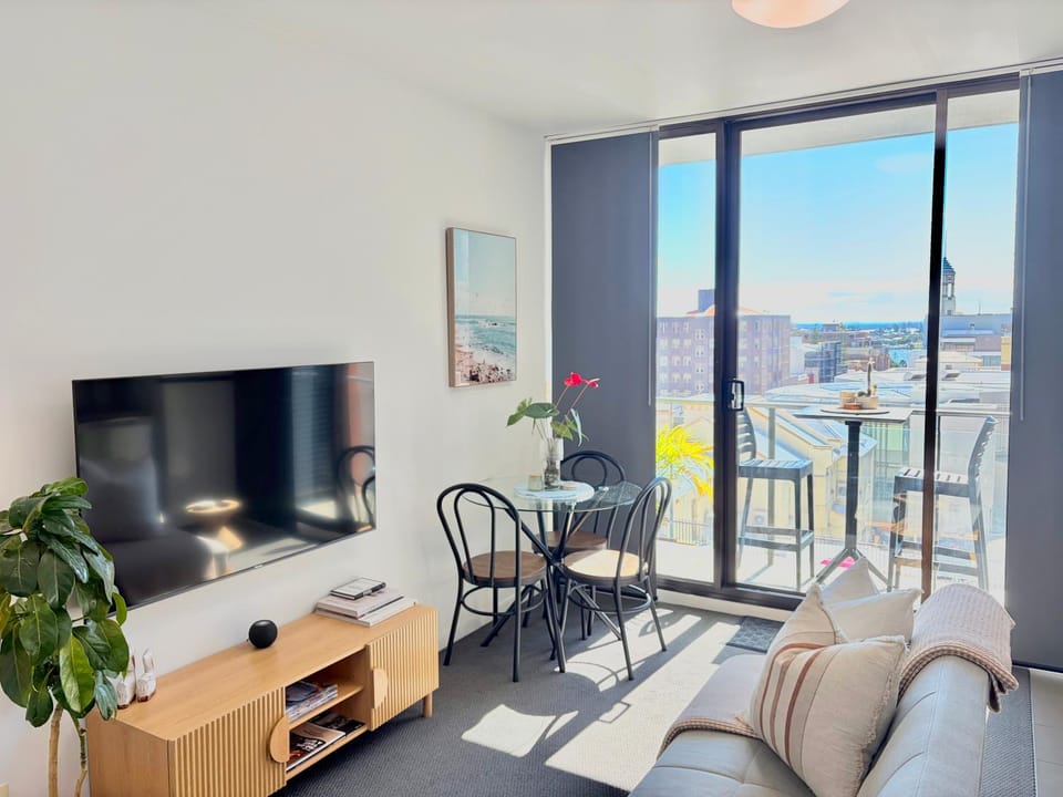 TV and multimedia, View (from property/room), Balcony/Terrace, Living room, Seating area, Dining area
