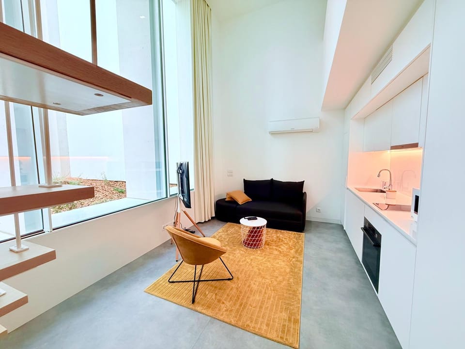 Kitchen or kitchenette, Living room, Seating area, internet, air conditioner
