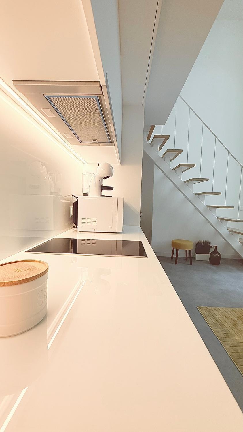 Kitchen or kitchenette, microwave, stove