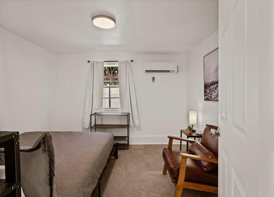 Bed, Bedroom, air conditioner