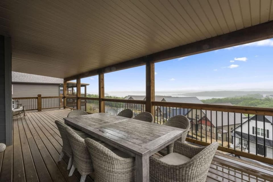 Stillwater - Sleeps 26 - Lake View - Indoor Pool House in Branson
