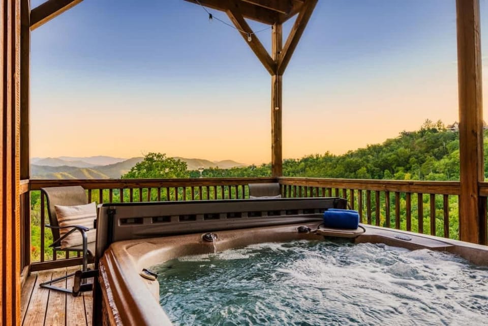 The Summit - Mountain View - Indoor Pool - Hot Tub House in Sevier County