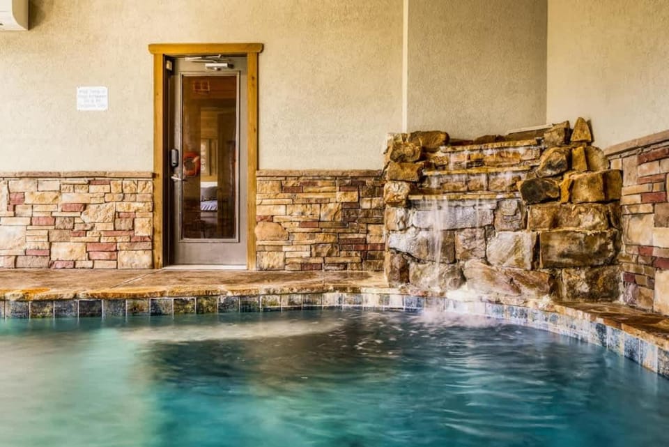 The Summit - Mountain View - Indoor Pool - Hot Tub House in Sevier County
