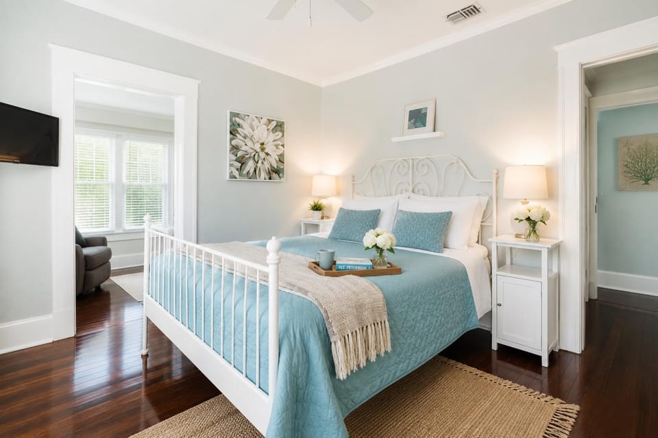 Bed, Photo of the whole room, Bedroom