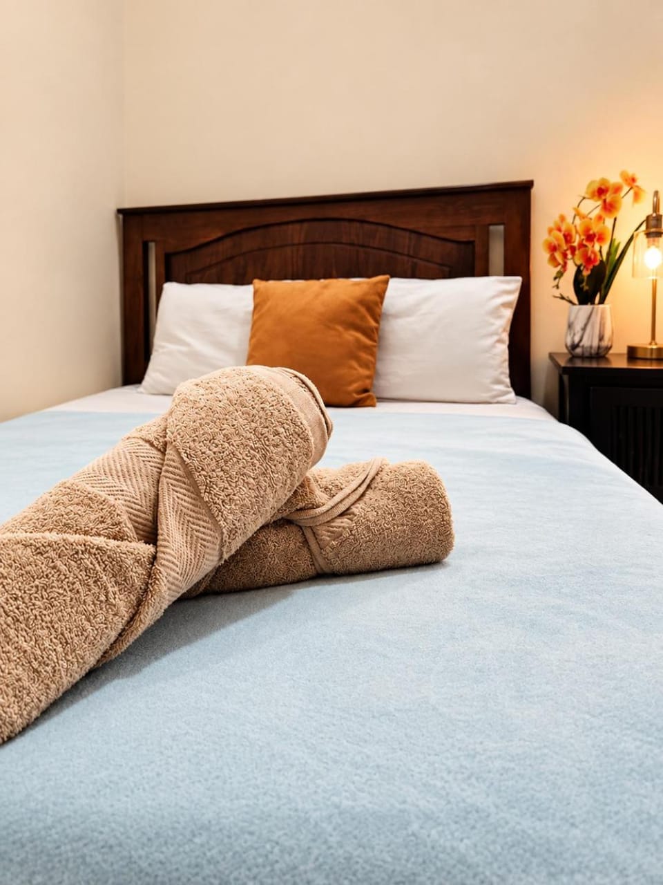 Bed, Bedroom, towels