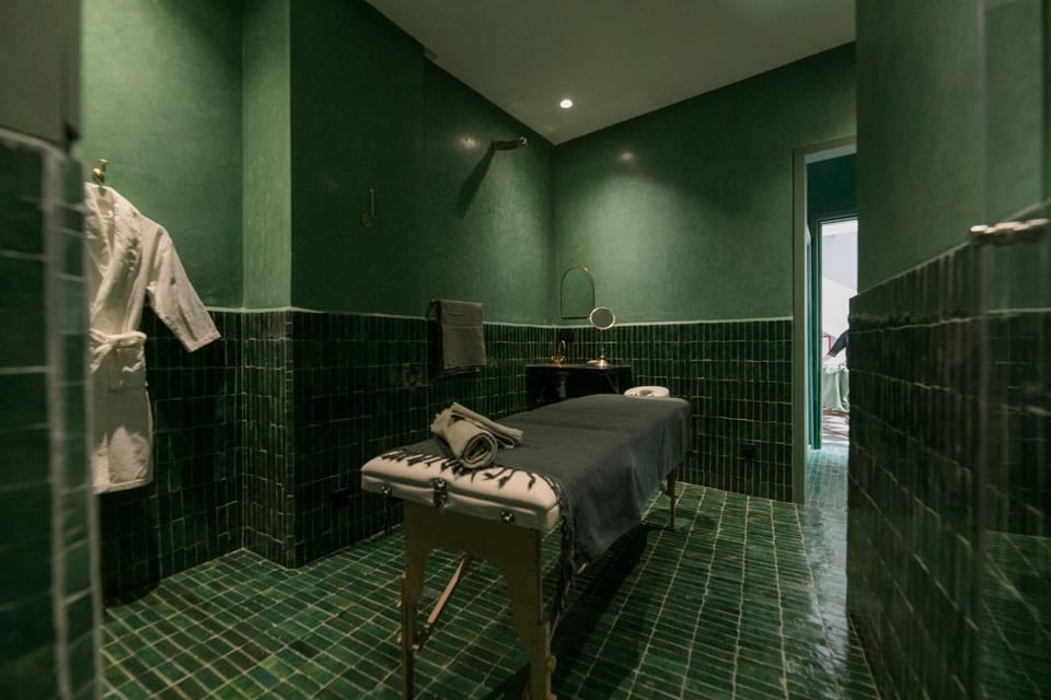 Massage, Spa and wellness centre/facilities