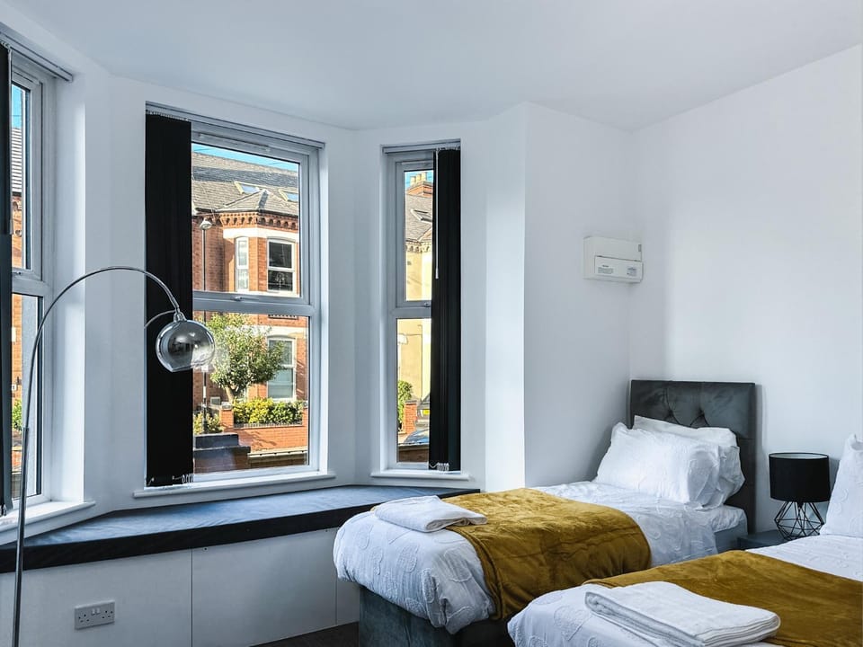 Bedroom, towels