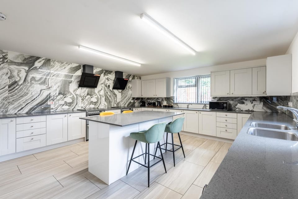 Kitchen or kitchenette, Kitchen or kitchenette, Dining area, stove