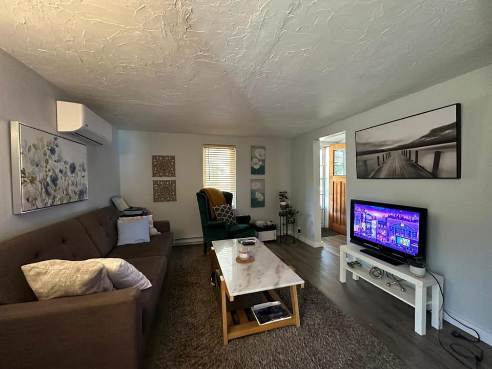 Shediac Downtown Suites Bed and Breakfast in Shediac