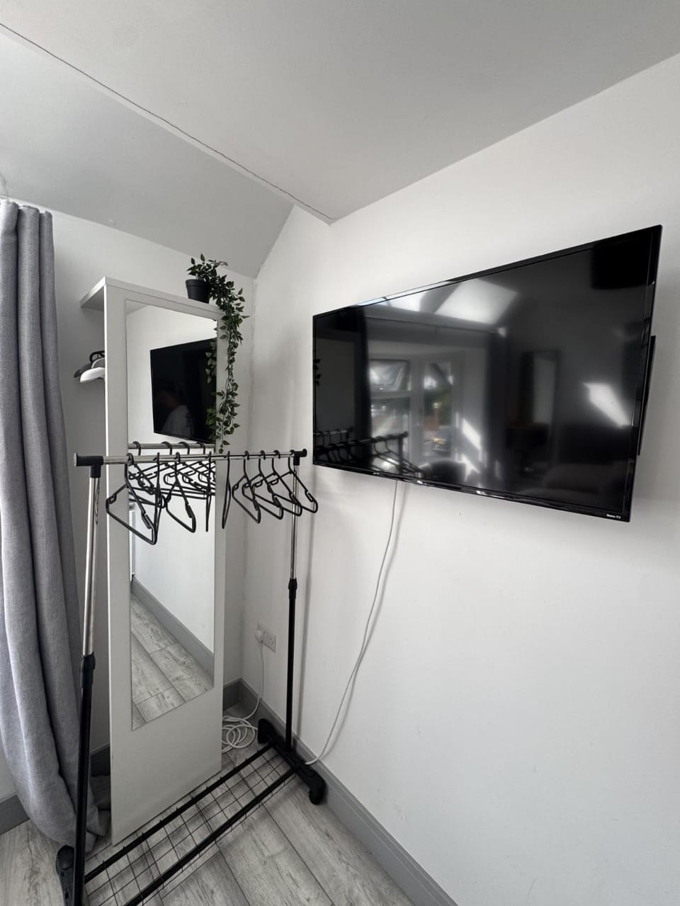 Stunning 1 BR Studio - NEC, BHX, HS2, JLR - Free Netflix Apartment in Marston Green