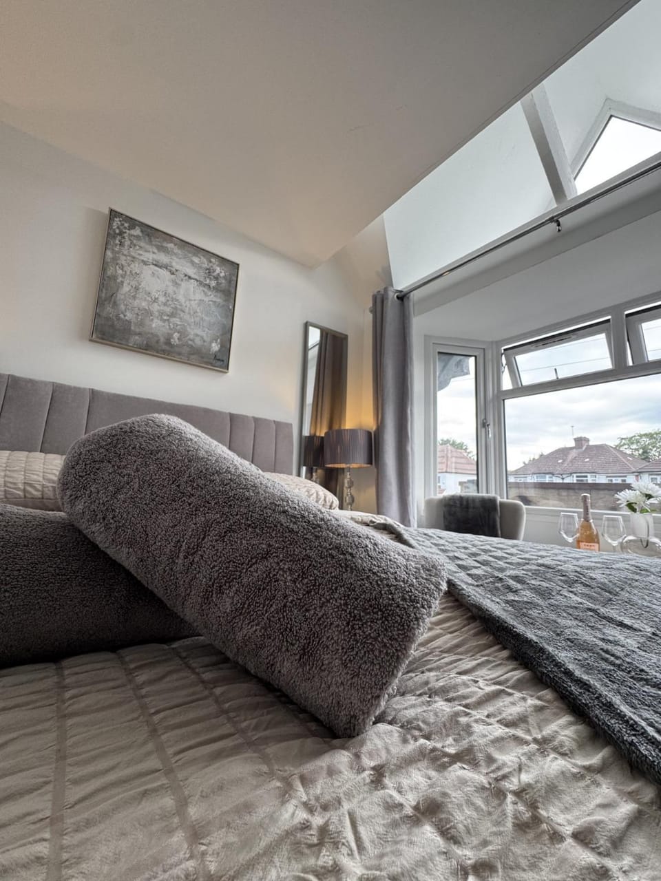 Stunning 1 BR Studio - NEC, BHX, HS2, JLR - Free Netflix Apartment in Marston Green