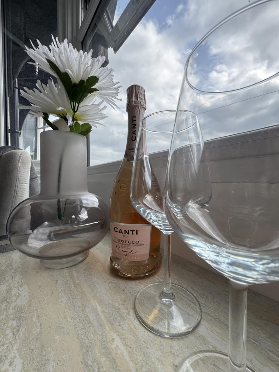 Stunning 1 BR Studio - NEC, BHX, HS2, JLR - Free Netflix Apartment in Marston Green