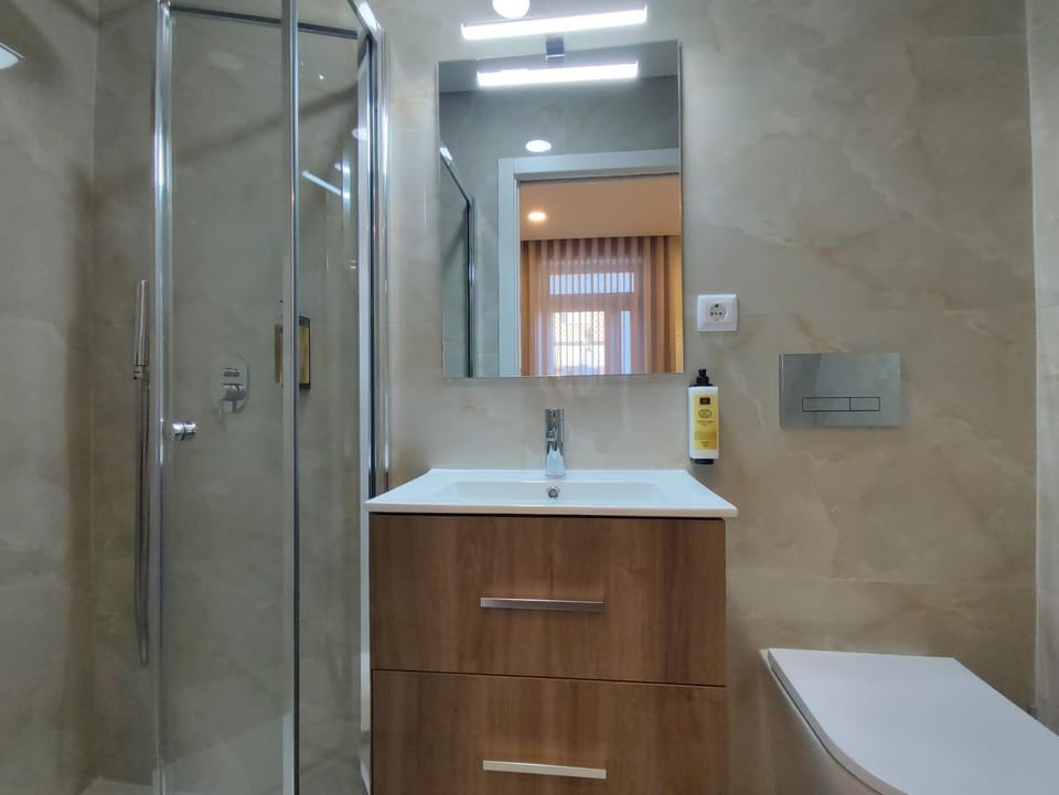 Shower, Bathroom, towels
