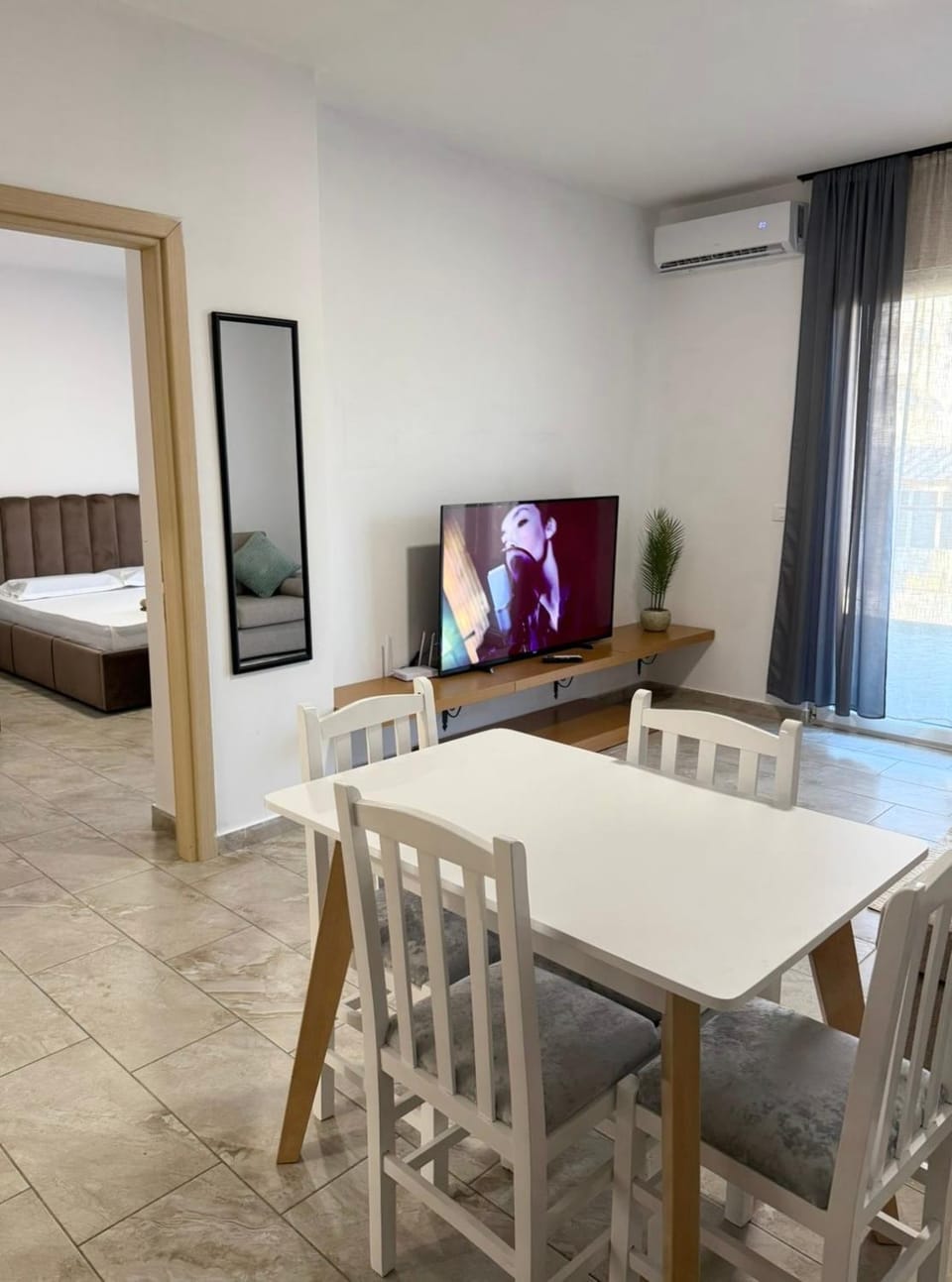TV and multimedia, Living room, Dining area, air conditioner