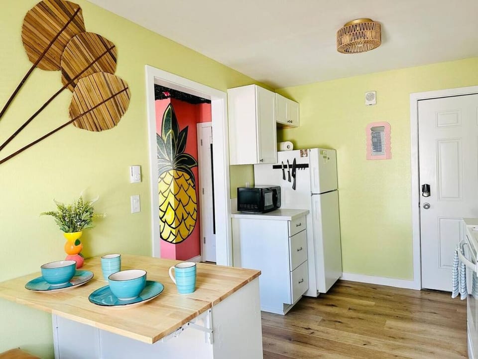 Los Dos- Talavera and Sandia Apartment in Salem