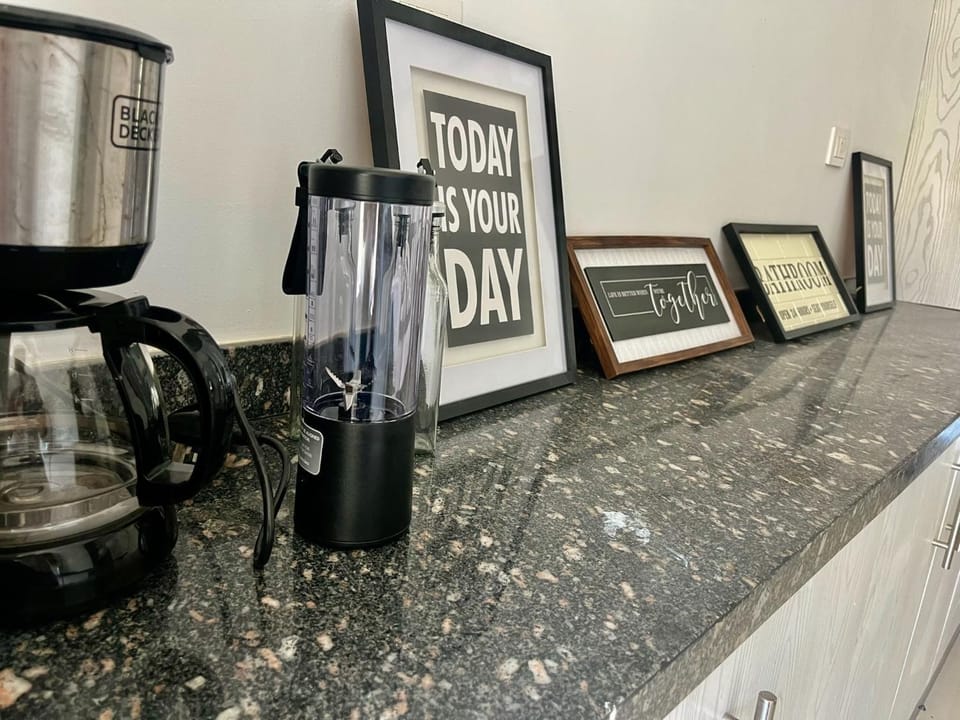 Coffee/tea facilities, Kitchen or kitchenette