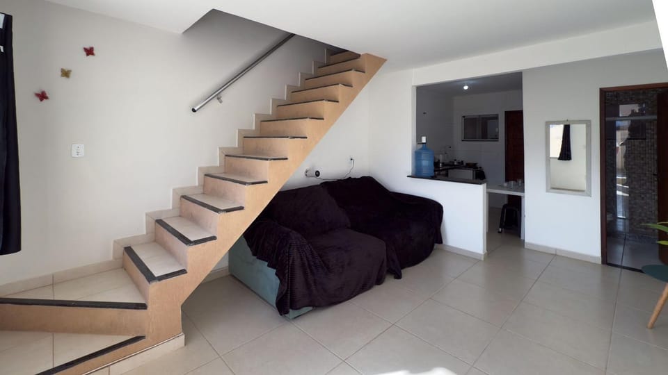 Duplex em Itaúna 4min da Praia que ocorre o WSL, 1min da pista de skate do LS, pracinha com parque infantil, quadra de futebol, tudo isso a 1 min da duplex, perto do comércio, wi-fi super rápido, monitoramento 24hrs Apartment in Saquarema