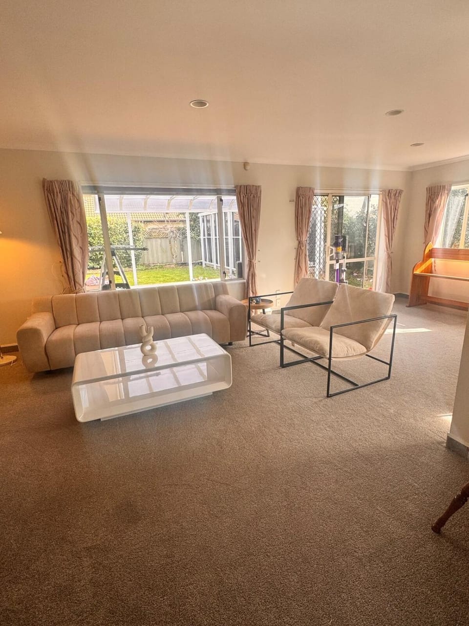 Walk to wineries - Modern retreat House in Napier
