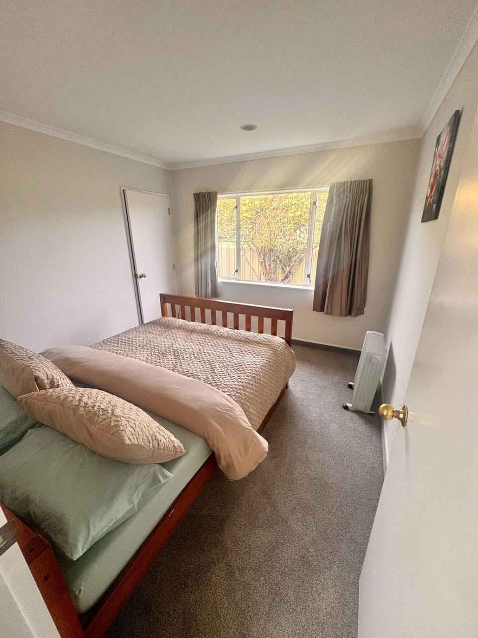 Walk to wineries - Modern retreat House in Napier