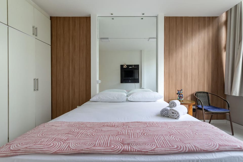 Property building, Bed, Photo of the whole room, Bedroom, towels, wardrobe