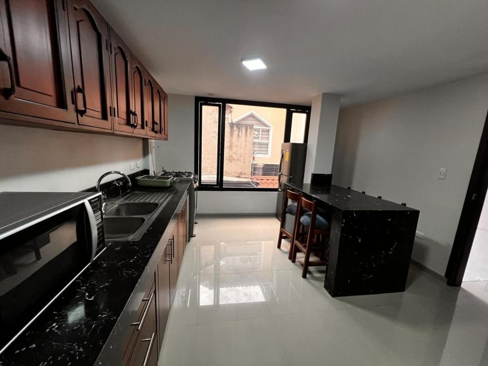 Casa Fiore, Baños de Agua Santa Apartment in Banos