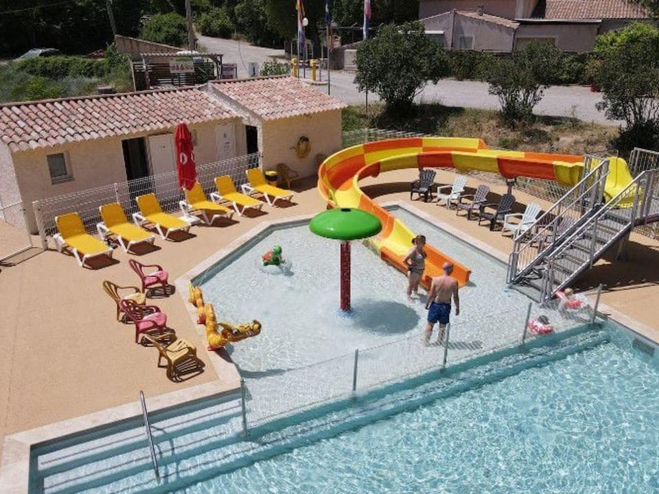 Mobil-home à Saint-Maime avec terrasse - API-1-52-258 Campground/ 
RV Resort in Provence-Alpes-Côte d'Azur