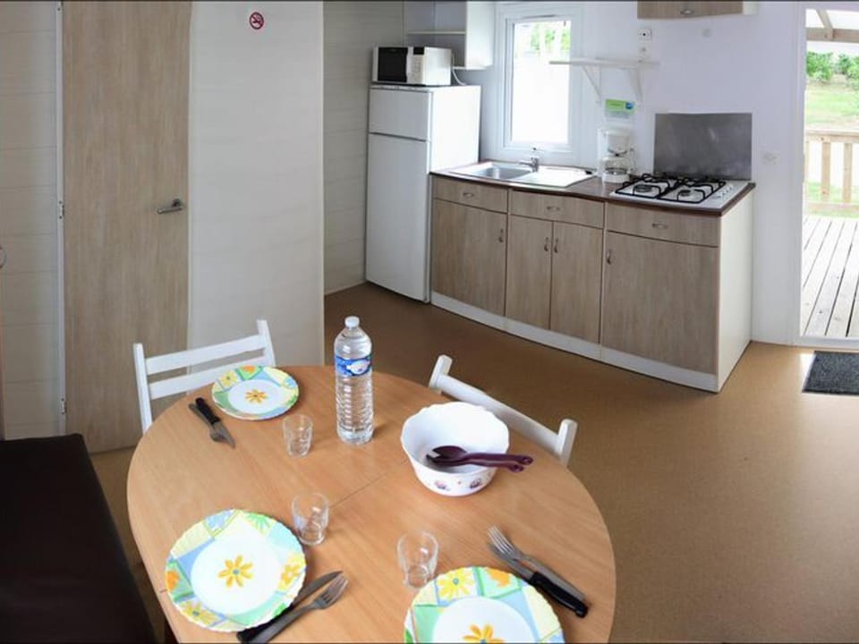 Mobil home confortable avec terrasse à Bretignolles-sur-Mer - API-1-52-478 Campground/ 
RV Resort in Pays de la Loire