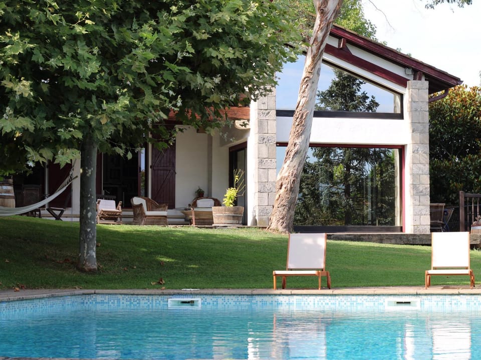 Somptueuse villa Basque avec vue sur la Rhune et grand jardin - FR-1-239-1145 Villa in Urrugne