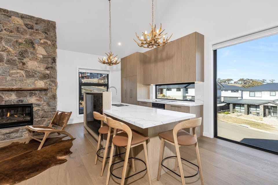 The Peak at Abbott. Spa, EV Charger & Luxury - 14 Abbott Street House in Jindabyne