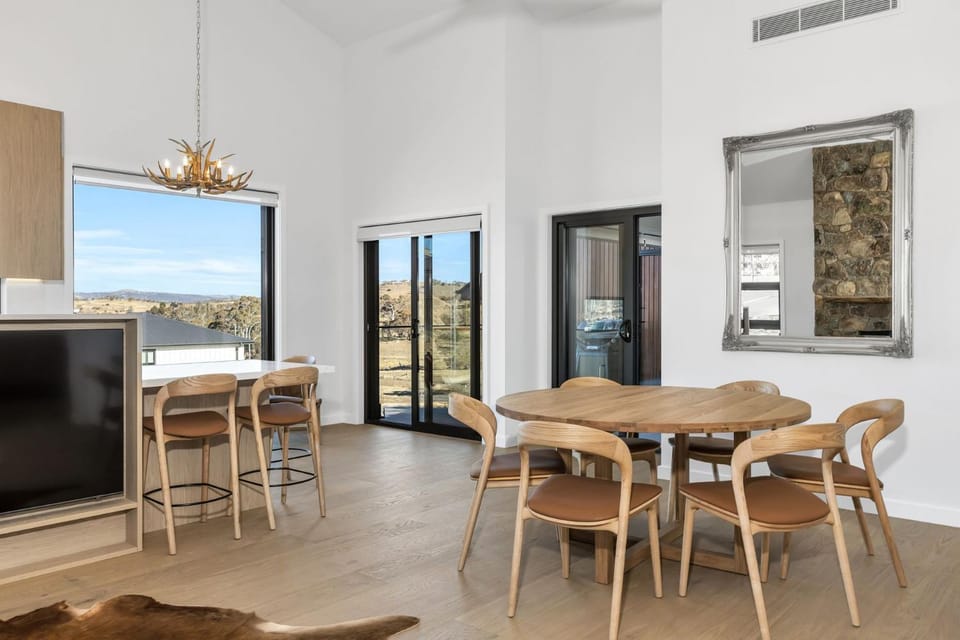 The Peak at Abbott. Spa, EV Charger & Luxury - 14 Abbott Street House in Jindabyne