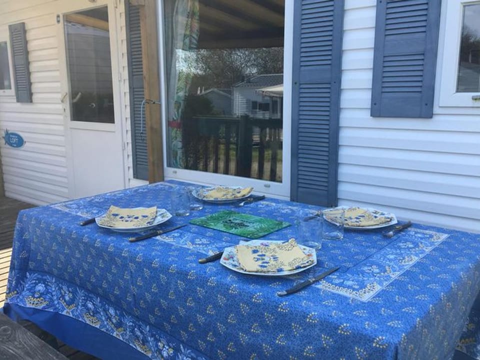 Mobil home cosy avec terrasse - 4 pers, 2 ch - API-1-52-241 Campground/ 
RV Resort in Brittany