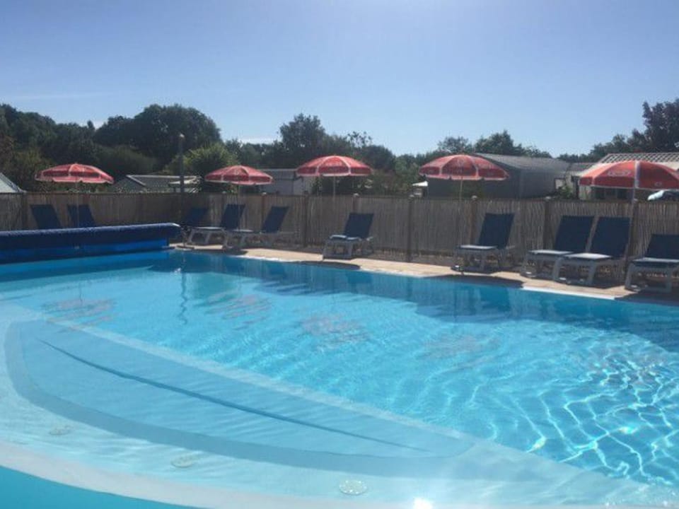 Mobil home cosy avec terrasse - 4 pers, 2 ch - API-1-52-241 Campground/ 
RV Resort in Brittany