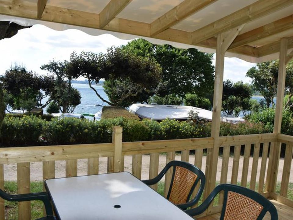 Mobil home confortable pour 5 pers, terrasse, cuisine équipée - API-1-52-424 Campground/ 
RV Resort in Auvergne-Rhône-Alpes