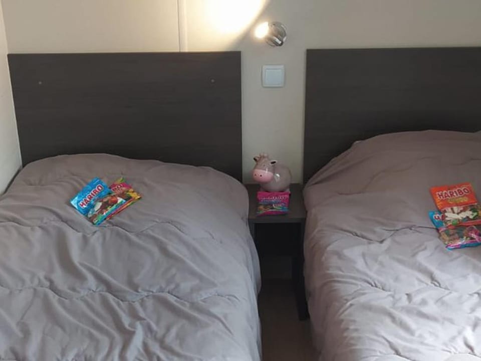 Mobil-home spacieux avec terrasse pour 6 personnes à Saint-Maime - API-1-52-487 Campground/ 
RV Resort in Provence-Alpes-Côte d'Azur