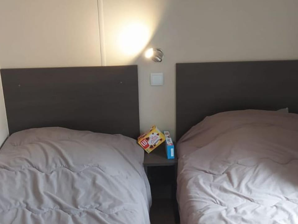 Mobil-home spacieux avec terrasse pour 6 personnes à Saint-Maime - API-1-52-487 Campground/ 
RV Resort in Provence-Alpes-Côte d'Azur