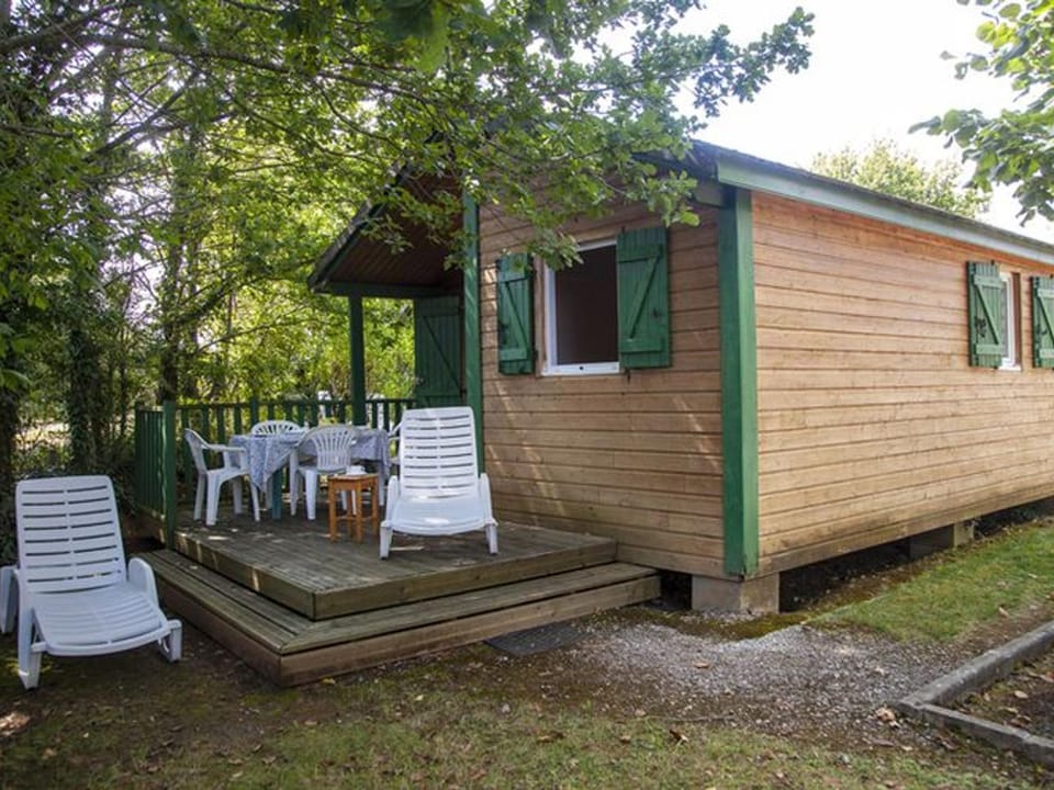 Chalet de 20m² à Naucelle avec terrasse - API-1-52-334 Campground/ 
RV Resort in Auvergne-Rhône-Alpes