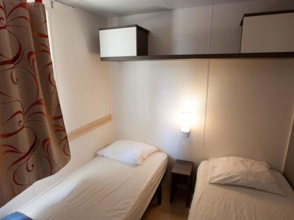 Mobil Home avec Terrasse pour 4 personnes - API-1-52-483 Campground/ 
RV Resort in Occitanie