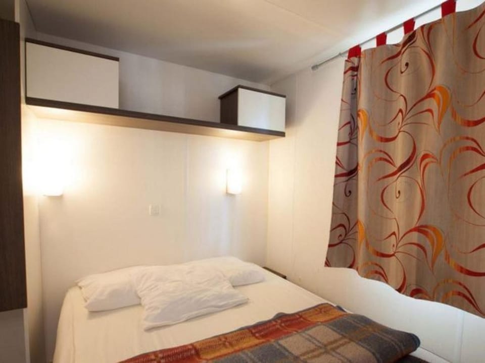 Mobil Home avec Terrasse pour 4 personnes - API-1-52-483 Campground/ 
RV Resort in Occitanie