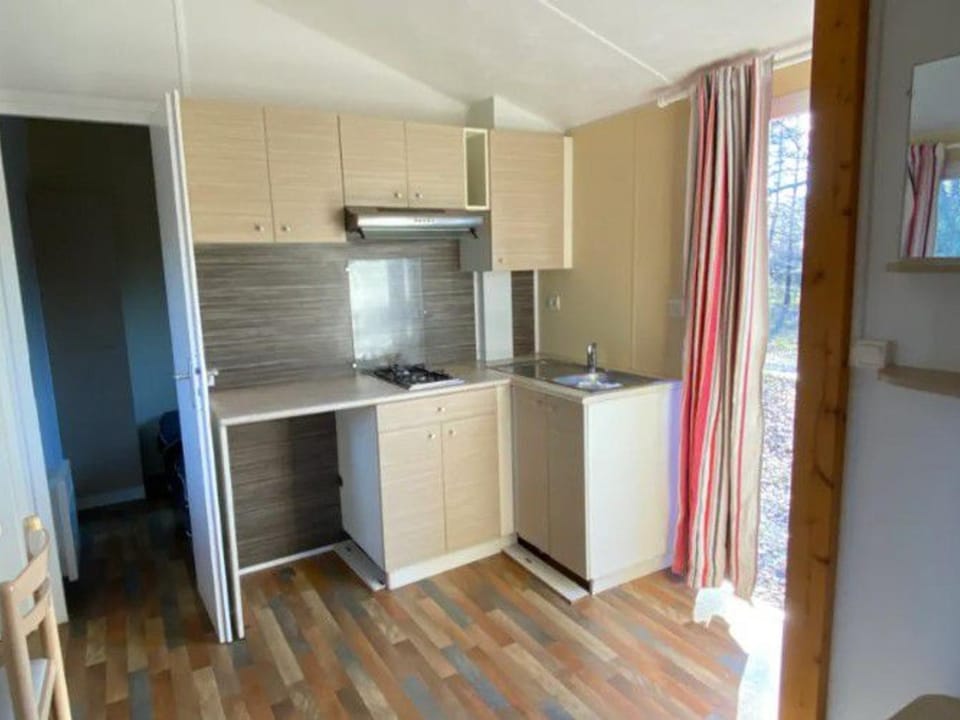 Mobil-home cosy avec terrasse au Camping La Motte - API-1-52-575 Campground/ 
RV Resort in Nouvelle-Aquitaine