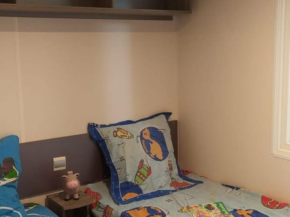 Mobil-home confortable - terrasse privé - API-1-52-552 Campground/ 
RV Resort in Provence-Alpes-Côte d'Azur