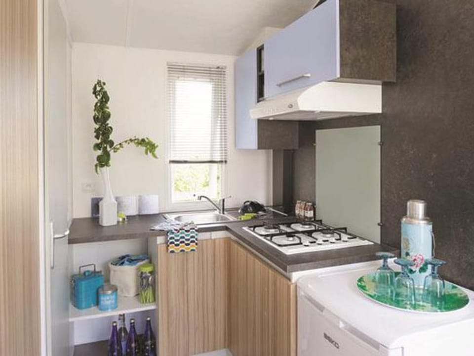 Mobil-home cosy avec terrasse à Avrillé - API-1-52-490 Campground/ 
RV Resort in Pays de la Loire