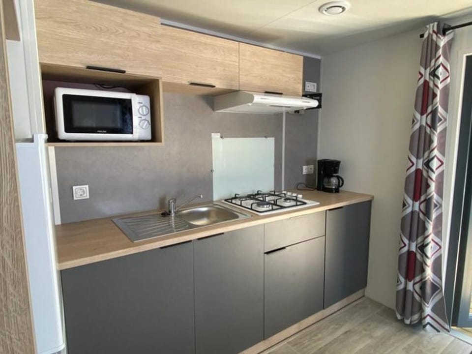 Mobil-home avec Terrasse à Guégon - API-1-52-689 Campground/ 
RV Resort in Brittany