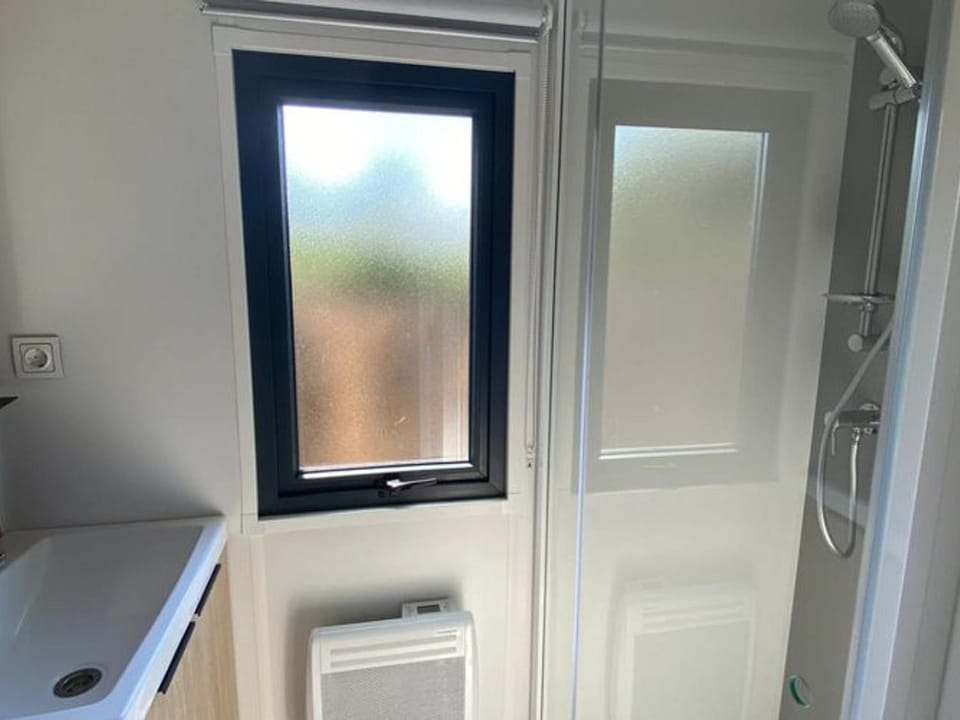Mobil-home avec Terrasse à Guégon - API-1-52-689 Campground/ 
RV Resort in Brittany