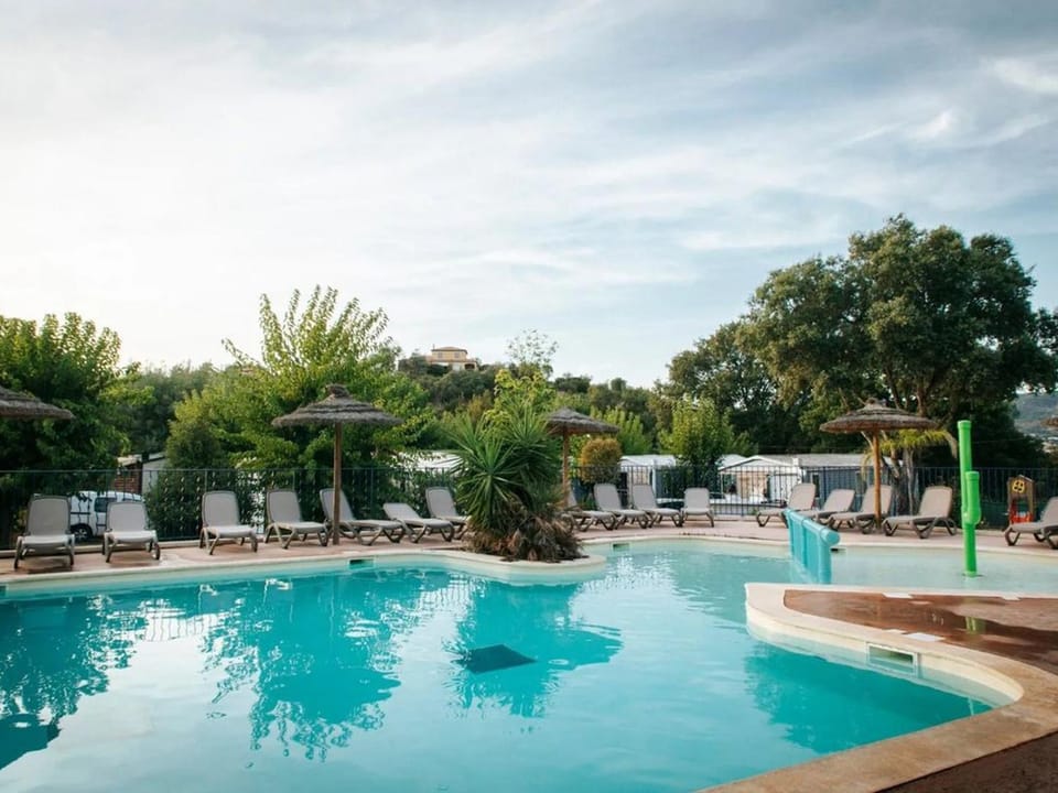 Mobil home à Bormes-les-Mimosas - 2 chambres - API-1-52-732 Campground/ 
RV Resort in Bormes-les-Mimosas